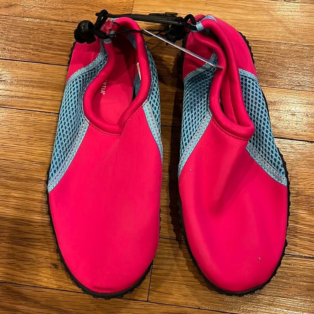 Xertia Water Shoes Large women’s 9/10 pink blue